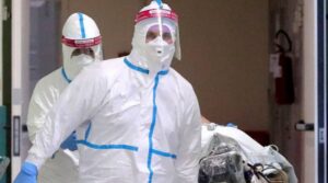 Bollettino Coronavirus: "Ricoveri e decessi ai minimi, lieve calo dei contagi ma meno tamponi effettuati"