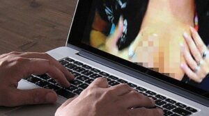 Ricatto a luci rosse nel Casertano: "O facciamo una cosa a tre o dico tutto a tuo marito"