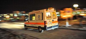 Una donna anziana è deceduta in zona Corso Matteotti. Secondo una prima ricostruzione, la signora sarebbe deceduta per un arresto cardiocircolatorio. Erano intorno alle 9 e 30 quando si è sentita male appena finito di fare la spesa. L’anziana si è accasciata sul marciapiede. I presenti hanno provato ad assisterla ma quando è arrivato il 118, per lei non c’era niente da fare. Sul posto anche i carabinieri.