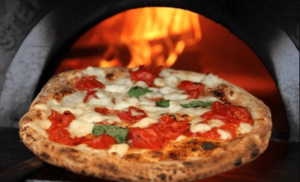 Riparte consegna a domicilio, record a Napoli: sfornate 60mila pizze in una sera