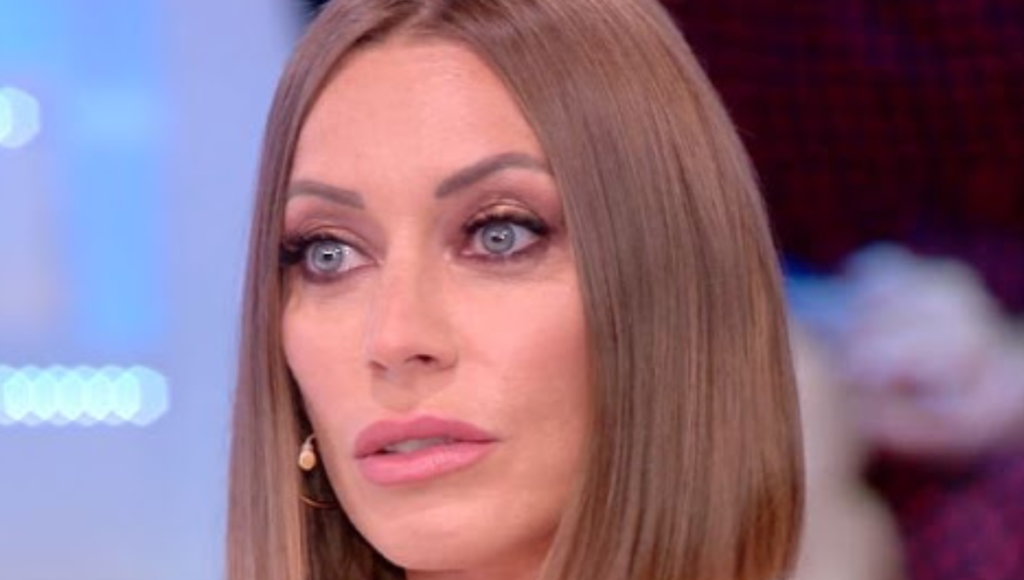 Karina Cascella rinvia il matrimonio e commenta la situazione che sta vivendo: "Ho pianto per una settimana"