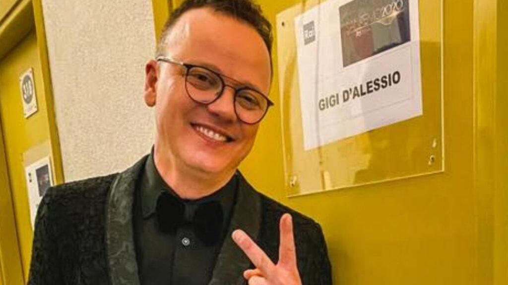 Gigi D'Alessio: i 20 anni di "Non dirgli mai" a Sanremo, messaggio post puntata per i fan