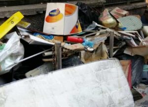 La storia del cittadino che ha fatto sparire la "monnezza" dai Quartieri Spagnoli