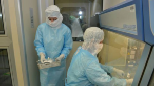 Cororonavirus, altro passo in avanti da Napoli: "Molecola per Alzheimer e Parkinson utile per persone contagiate"