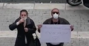 Compleanno ai tempi del Coronavirus, gli auguri dei nonni alla nipotina a Secondigliano diventano virali