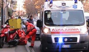 Follia a Caivano, lite tra padre e figlio finisce nel sangue, il genitore prende pistola e gli spara