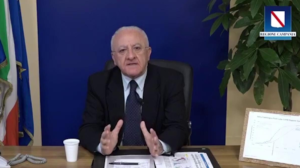 De Luca firma ordinanza per le riaperture in Campania, le regole da seguire dal 18 maggio