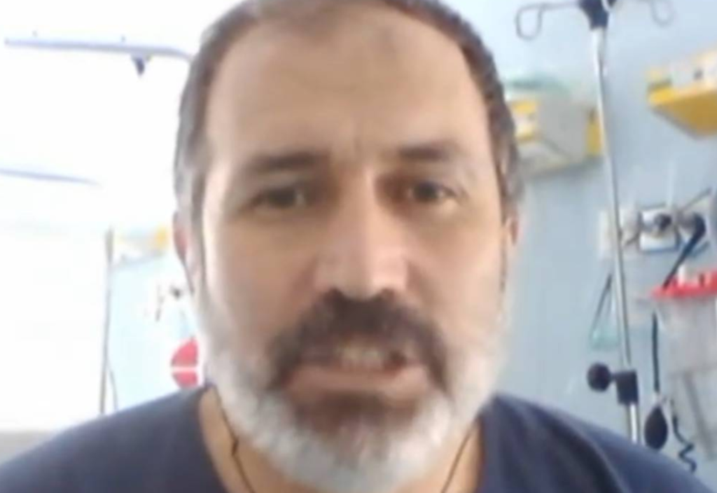 Ambrogio Iacono, il prof di Ischia malato di Covid che fa lezione dall'ospedale: l'elogio di Conte