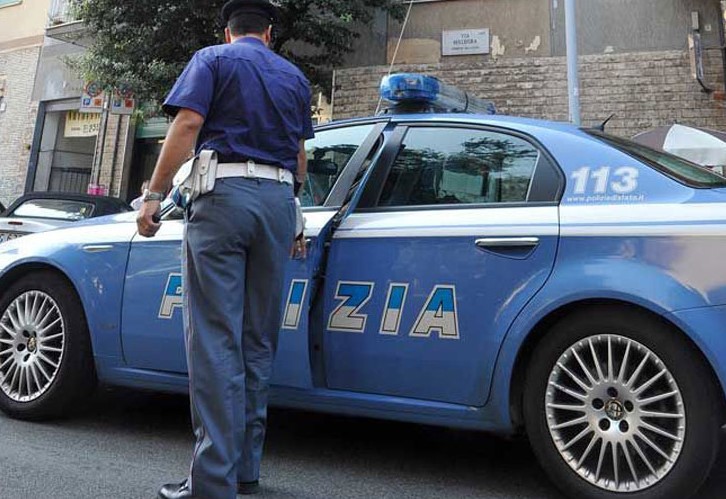 21enne perseguita il suo ex e urina all'ingresso di casa sua: arrestata a Ischia