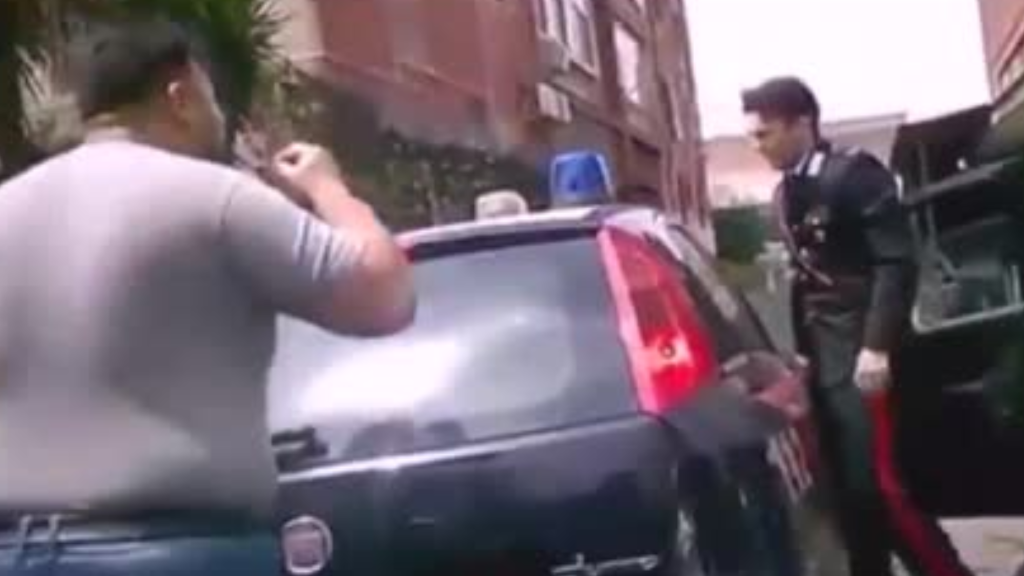 Controlli nel Napoletano, fermato fuori casa: "Preferisco il carcere piuttosto che vivere con la mia fidanzata"