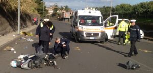 Schianto mortale nel Napoletano, perde la vita un giovane di 18 anni