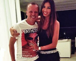Gigi D'Alessio ed Elisabetta Gregoraci: in crisi con i loro compagni, è nato una nuova storia?