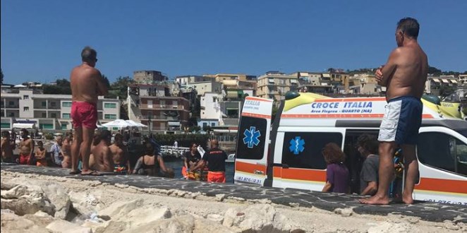 Bacoli, giovane cade sul molo e sviene per l'impatto: intervenuti i soccorsi