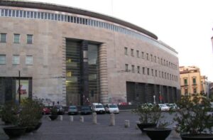 Napoli: rapinano un disabile, arrestato un uomo in fuga il complice