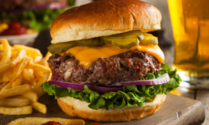 Cibo da asporto, dopo un primo blocco ai pub: ripartono con rosticcerie, vinerie e tavole calde