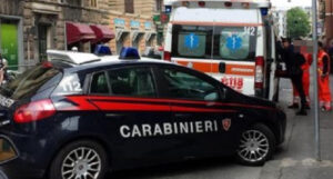 Lite condominiale nel Napoletano degenera, il vicino scappa e lo investe con l'auto: arrestato