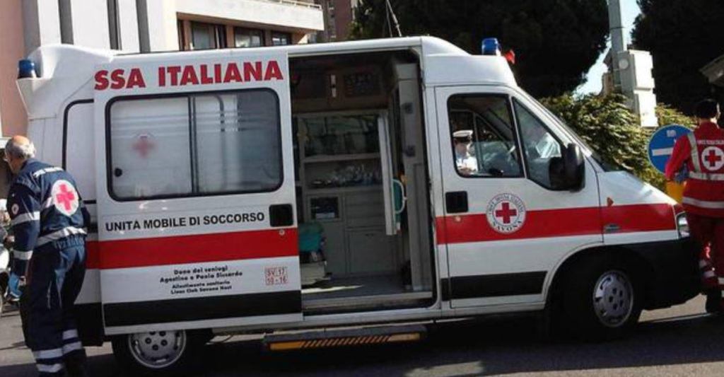 roprio quando gli operanti gli stavano per elevare la contravvenzione l’uomo ha accusato però un lieve malore. A quel punto è stato chiamato l’equipaggio del 118, la cui postazione dista pochi metri dal luogo dove è avvenuto l’episodio, ma il ciclista si è per fortuna ripreso non rendendo necessario il trasferimento al vicino ospedale