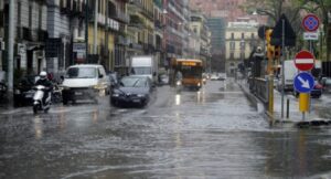 Meteo Napoli, precipitano le condizioni climatiche: tornano piogge e temporali