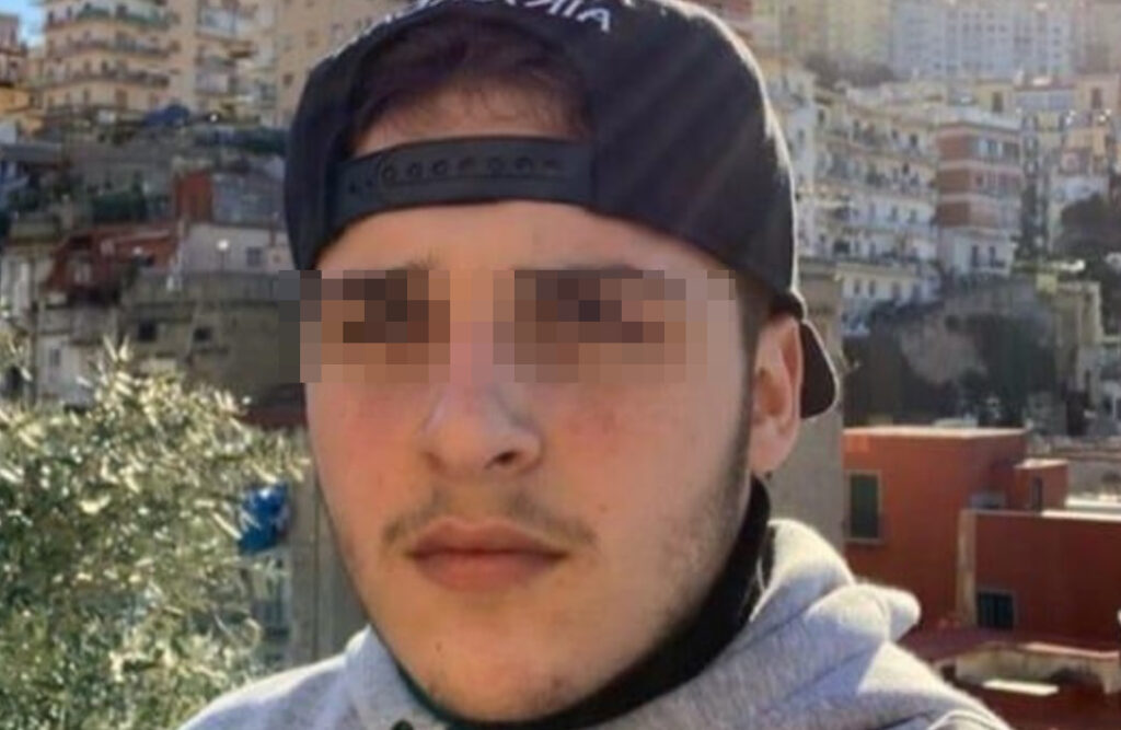 Omicidio Ugo Russo, parla il 17enne che era con lui: "Rapina perché non avevamo soldi per andare a ballare"
