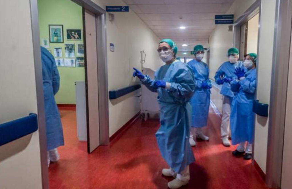 Mattia, 29 anni, in un letto d'ospedale per il Coronavirus: "Non sentitevi invincibili, colpisce tutti"