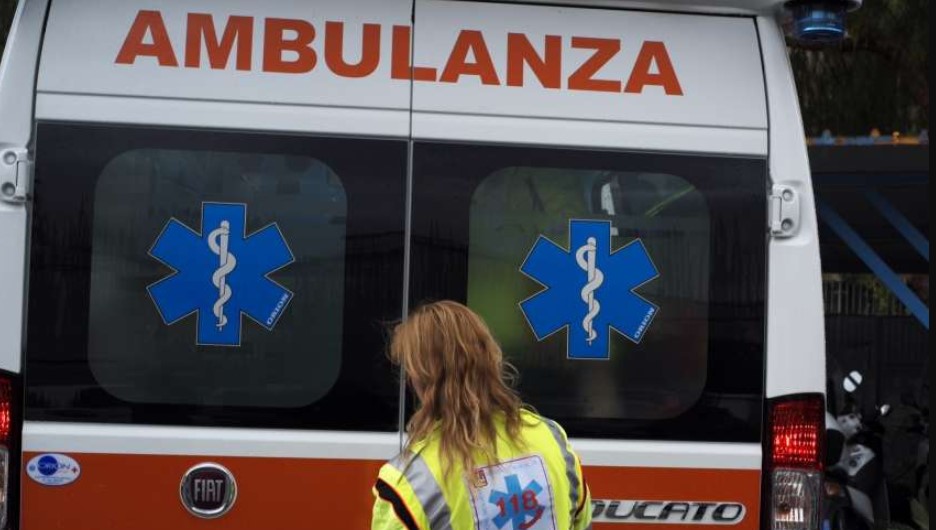 Scherzo al porto di Napoli, signora si sente male, necessario l'intervento dei soccorsi