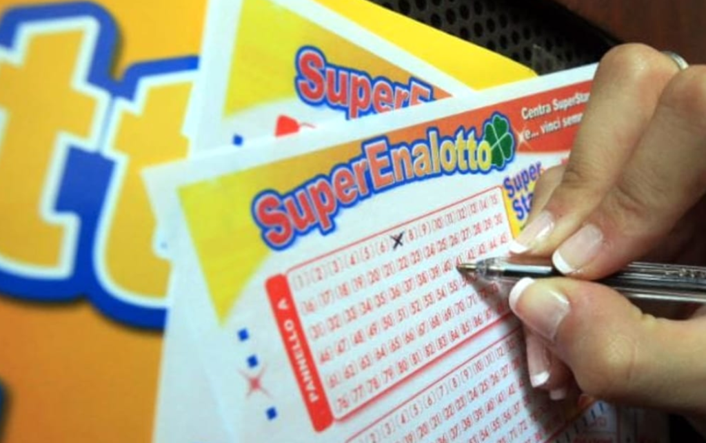 SuperEnalotto, grande vincita ad Amorosi: centrato un 5 da oltre 49mila euro