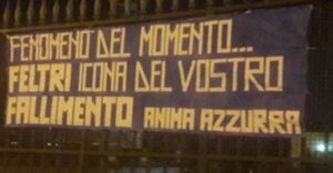 striscione a napoli contro feltri