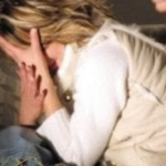 Infermiera violentata a Napoli, vittima lasciata sola: "Ho visto una donna, ho chiesto aiuto ma è scappata via"