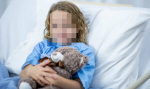 Bimba di 7 anni lotta contro una brutta malattia, l'appello per farle conoscere i suoi idoli