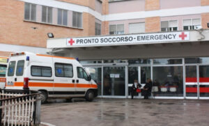 Morto il bambino di 3 anni precipitato dal quarto piano a Caserta