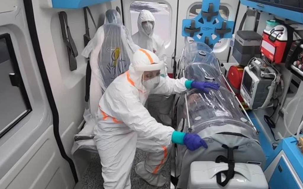 Mondragone, madre e figlia di 10 mesi positive trasportate in ospedale