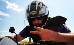 Schianto fatale tra moto e auto in provincia, muore un trentunenneSchianto fatale tra moto e auto in provincia, muore un trentunenne