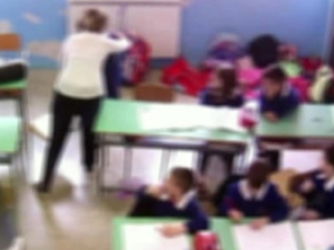 Vergogna in una scuola di provincia, bambino schiaffeggiato da un'insegnante