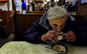 Giornata Nazionale del Caffè sospeso, oggi si celebra in tutta Italia la pratica nata a Napoli