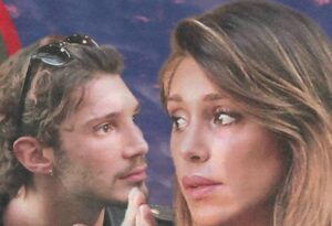Crisi tra Belen Rodriguez e Stefano De Martino, il gesto della show girl insospettisce