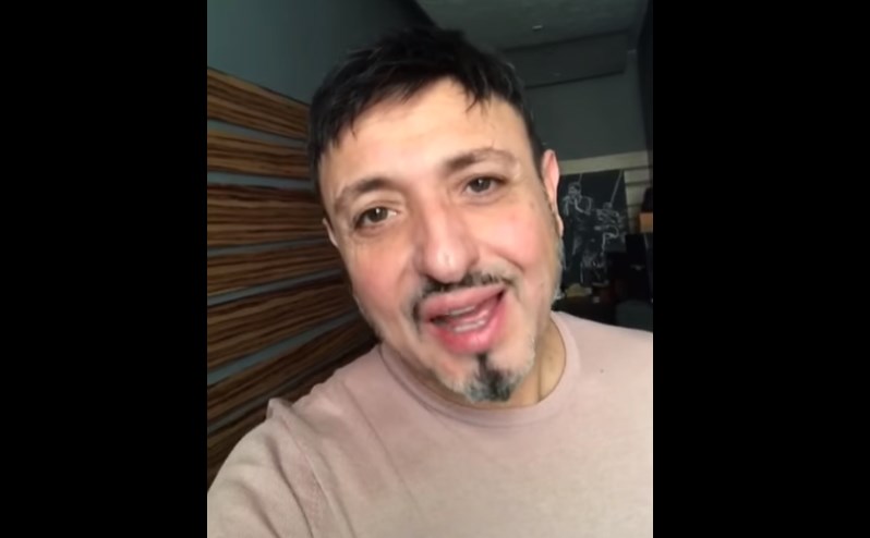 Prossimo concerto di Gigi Finizio: "Io torno" l'annuncio del cantante fa impazzire i fan