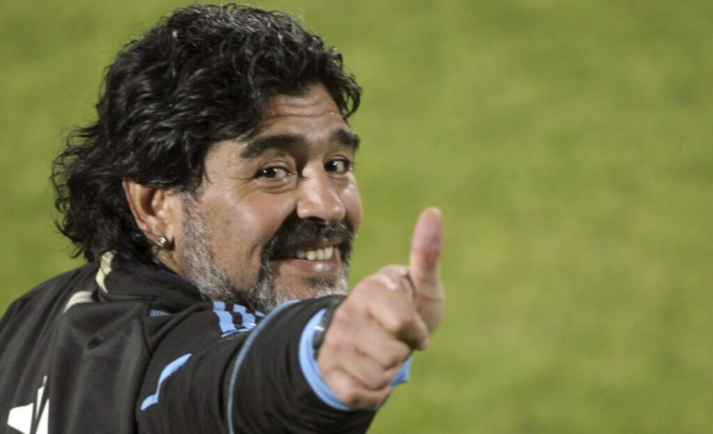 Cittadinanza onoraria a Maradona, l'attacco del consigliere comunale: "E' qui per soldi"