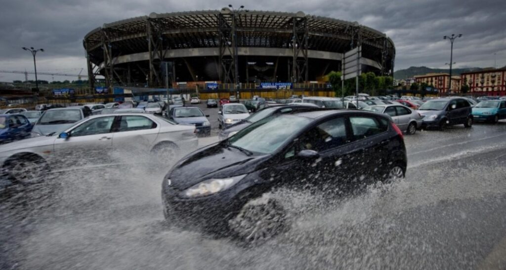 Meteo Napoli, la pioggia non dà tregua: ancora temporali