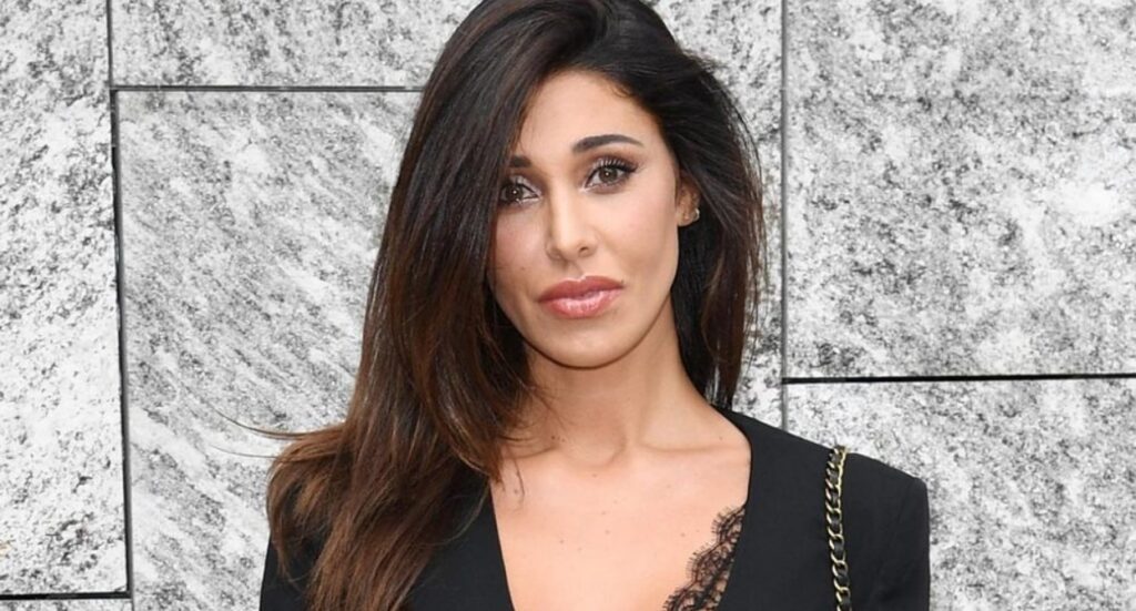 Belen Rodriguez lancia frecciatina a Stefano: "Se mi innamoro ve lo dico"