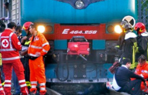 Uomo ferito dal treno