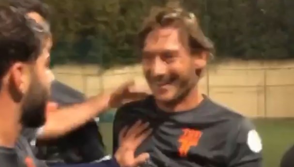 Francesco Totti fa ancora sognare, gol su punizione fa impazzire i tifosi