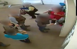 Dipendenti del Comune timbravano cartellino e andavano a fare shopping