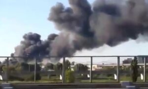 Incendio ad Afragola: puzza di bruciato fino a Napoli