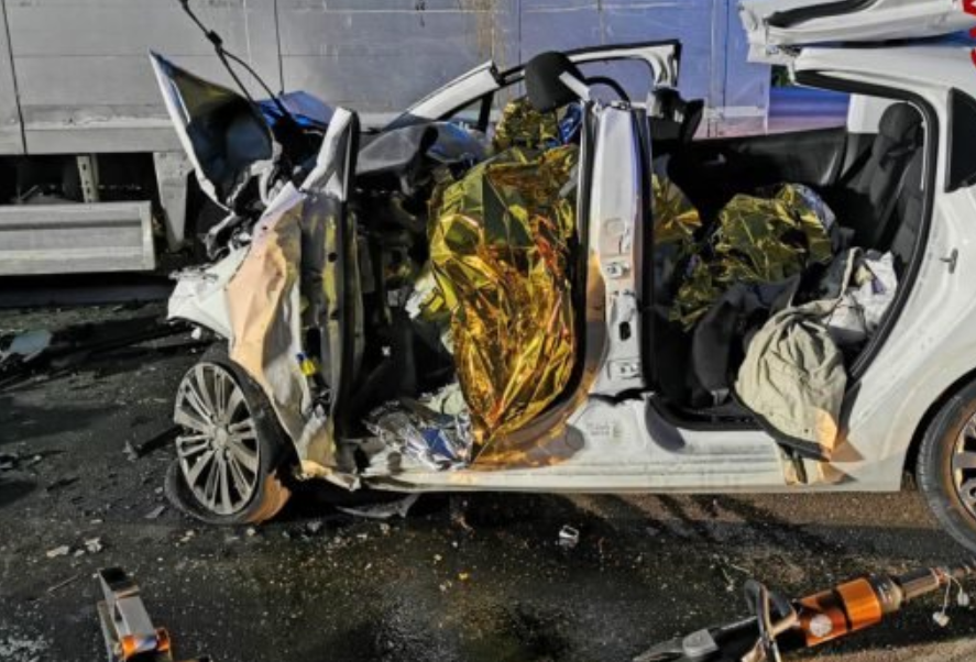 Strage del sabato sera, frontale nel Veneto, morti tre giovani