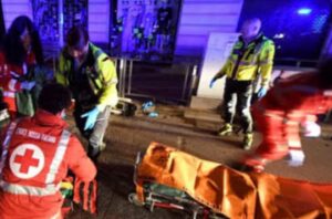 Dramma nella movida di Salerno, donna si sente male e muore davanti ai passanti