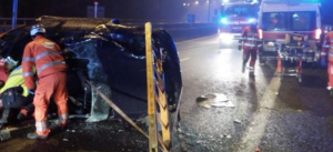 Dramma sulla Circonvallazione esterna: auto si ribalta, muore un giovane