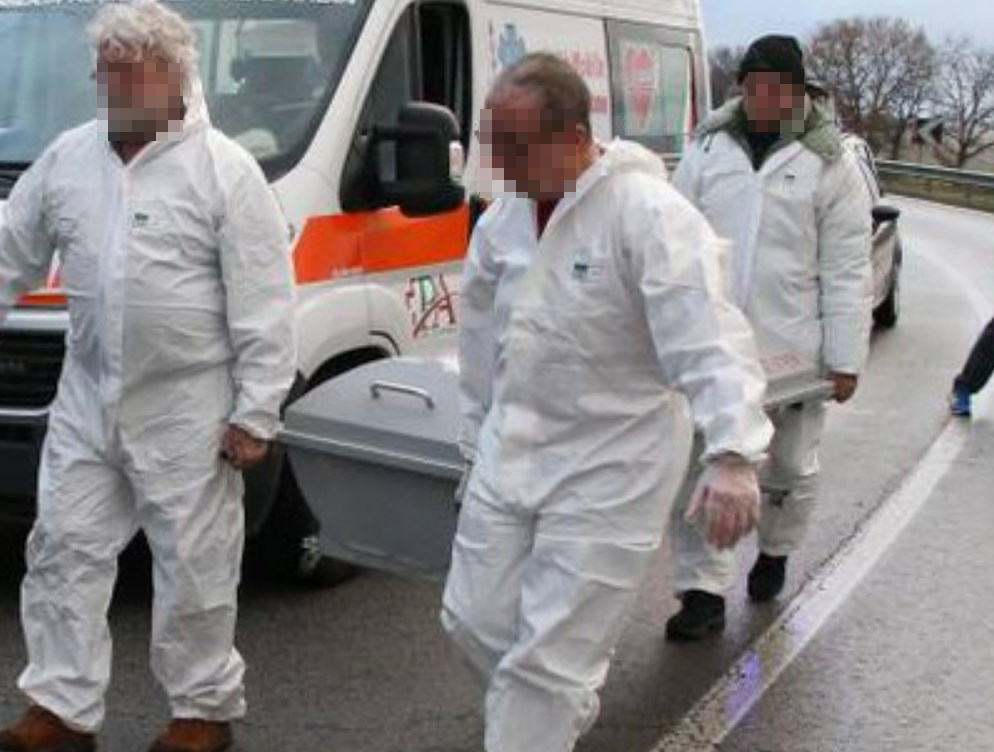 Trasferito per lavoro in Germania, manda una mail di scuse alla figlia e si toglie la vita