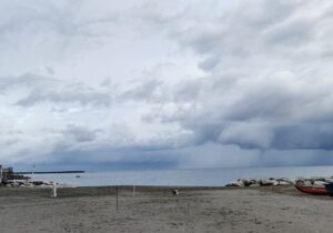 Tromba d'aria a Ischia, le immagini sono esilaranti