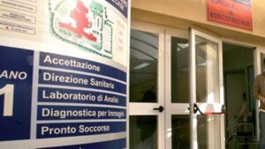 Rissa tra donne a San Giuseppe Vesuviano, il marito la tradisce: amante linciata