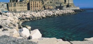 Pozzuoli, analisi Arpac in mare: vietata la balneazione davanti al Rione Terra